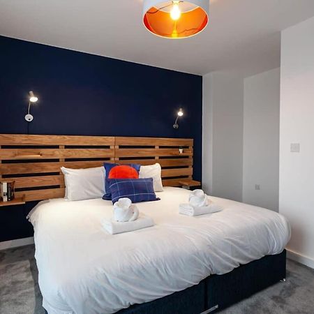Stunning 2 Bed Flat 5Min To Old Trafford Stadium Manchester Buitenkant foto