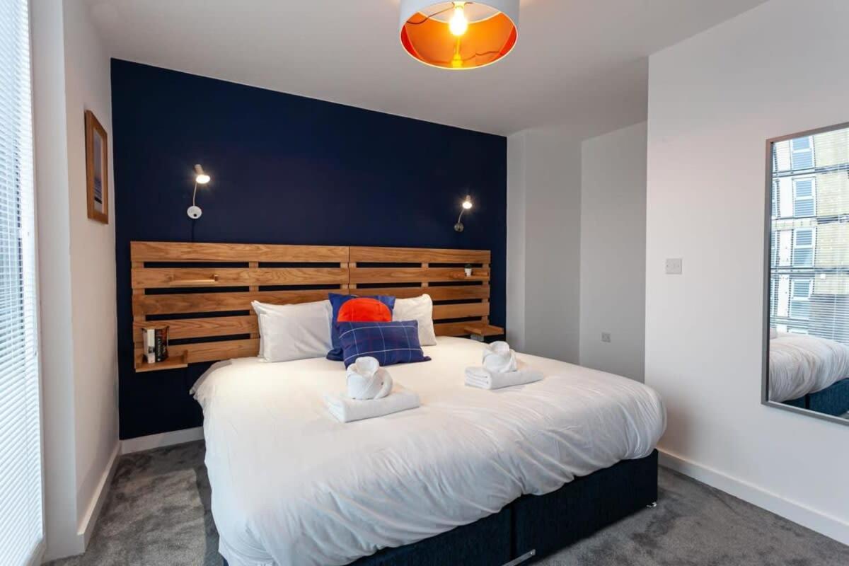 Stunning 2 Bed Flat 5Min To Old Trafford Stadium Manchester Buitenkant foto