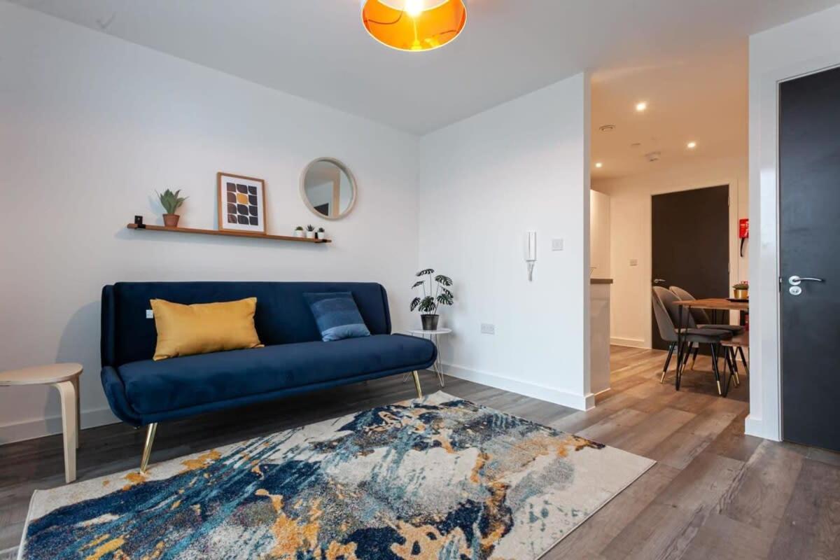 Stunning 2 Bed Flat 5Min To Old Trafford Stadium Manchester Buitenkant foto