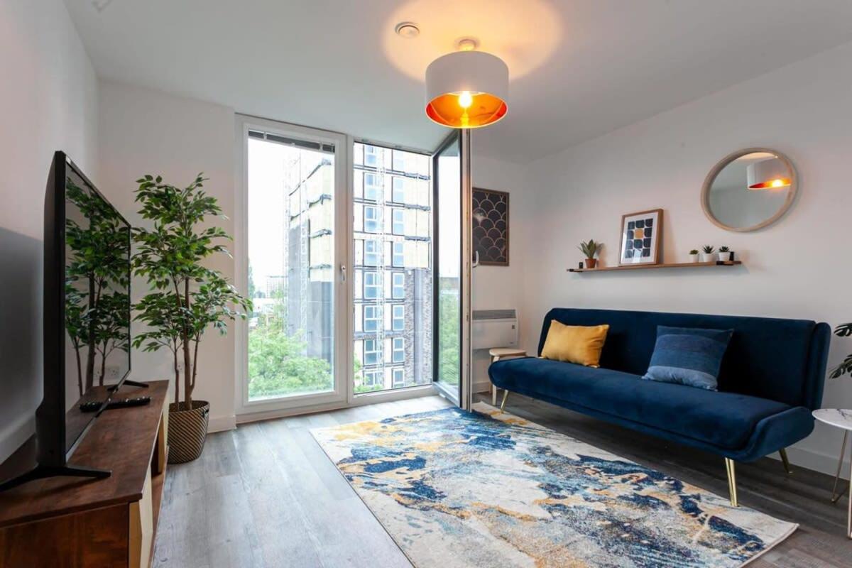 Stunning 2 Bed Flat 5Min To Old Trafford Stadium Manchester Buitenkant foto